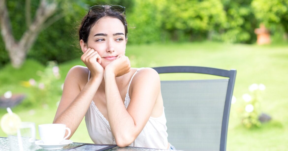 If you can't remember the last time you had a meaningful conversation, it might be time to say goodbye to these 7 social habits